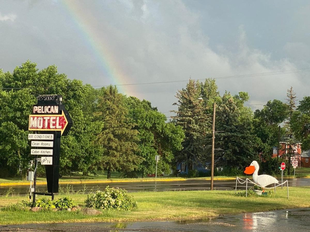 Pelican Motel Pelican Rapids Buitenkant foto