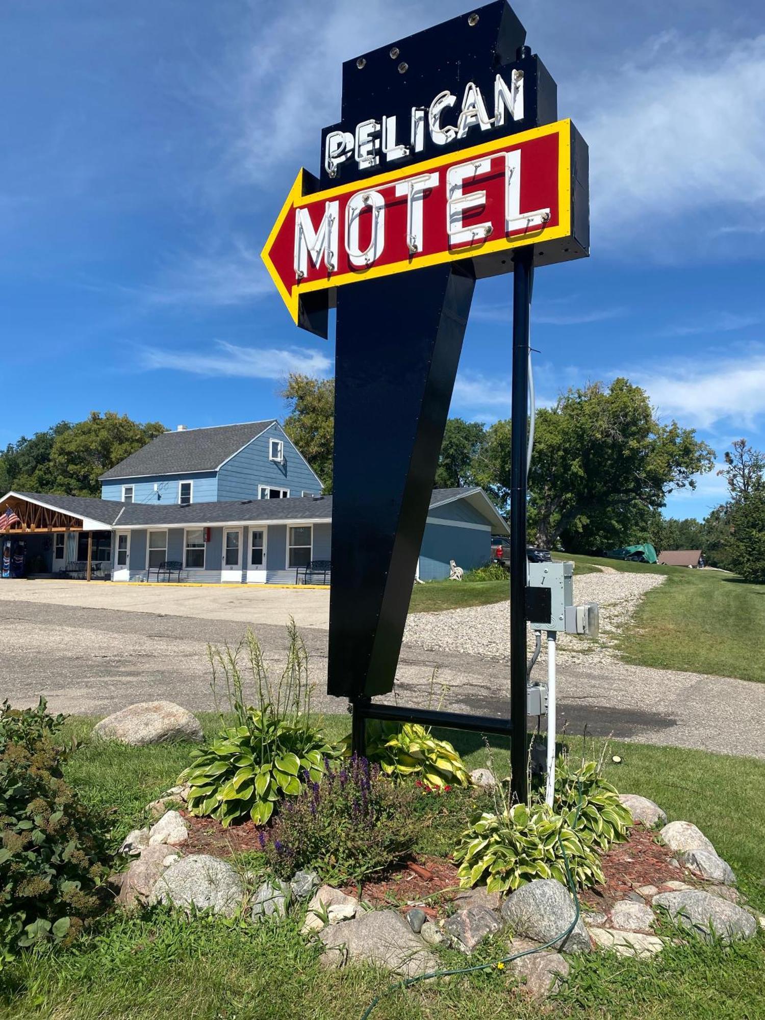 Pelican Motel Pelican Rapids Buitenkant foto